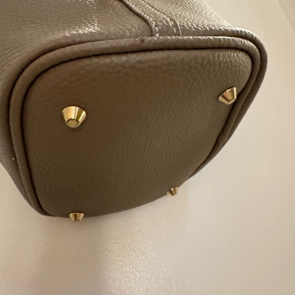 Elegant Brown Leather Tote Bag - Picture 3 of 6